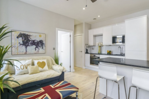 1 bed property, in Baring Road, £250,000
