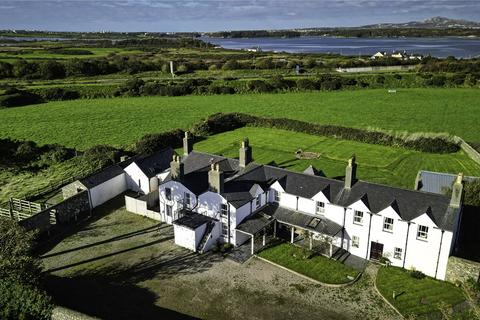 6 bed property, in Valley, £900,000