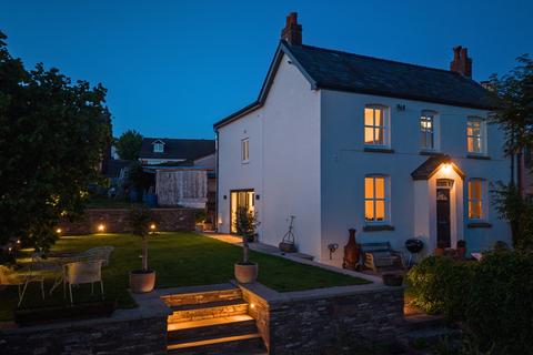 3 bed property, in Osbaston, £695,000