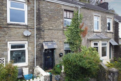 2 bed property, in High Street, £100,000