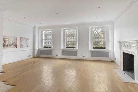 10 bed property, in Lowndes Square, £25,000,000