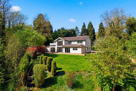 4 bed property, in Bridle Road, £925,000