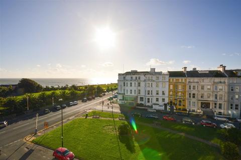 2 bed property, in King Edwards Parade, £190,000