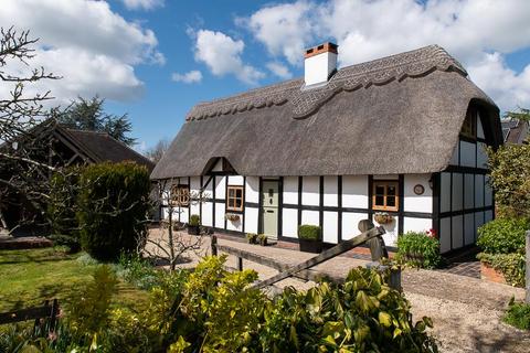 4 bed property, in Main Street, £925,000