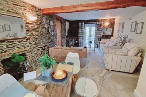 4 bed property, in Fore Street, £350,000