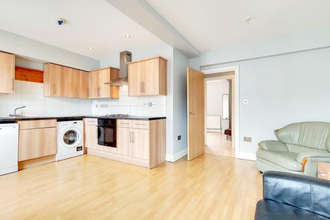 2 bed property, in High Street, £250,000