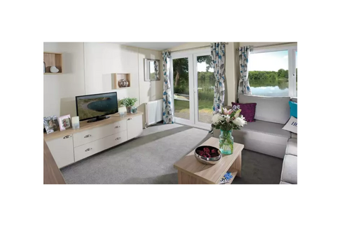 2 bed property, in Boundary Ln, £46,995