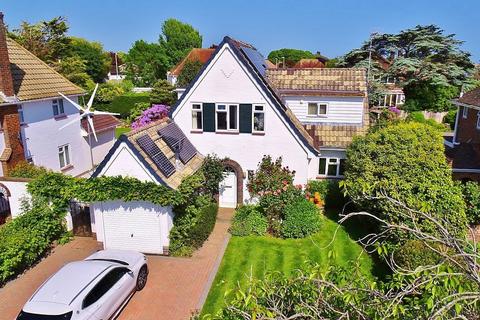 3 bed property, in Ashurst Close, £825,000