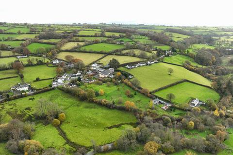 5 bed property, in Alltyrodyn Arms, £485,000