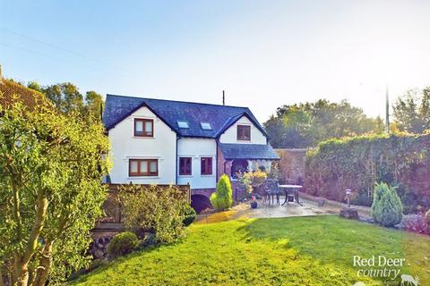 4 bed property, in Willow Grove, £470,000