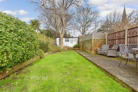 4 bed property, in Union Road, £695,000