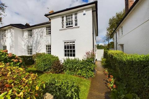 3 bed property, in Lon Isa, £565,000