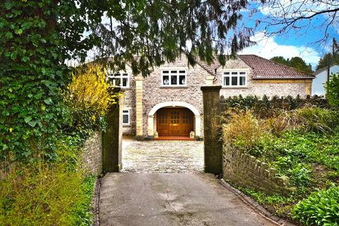 5 bed property, in A very spacious five bedroom house with outbuildings in Oakhill, £995,000