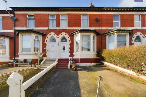 5 bed property, in Albert Road, £190,000