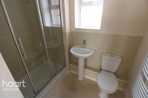 2 bed property, in Malsbury Avenue, £130,000