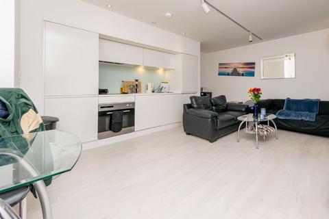 2 bed property, in Apartment, £203,000