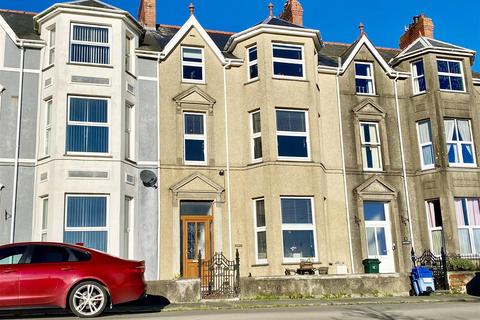 8 bed property, in Y Maes, £455,000