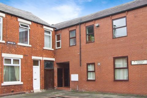 2 bed property, in Thomson Street, £85,000