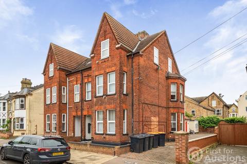1 bed property, in Spenser Road, £50,000