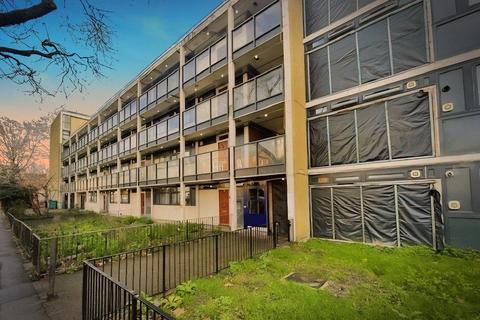 2 bed property, in Chilton Grove, £250,000