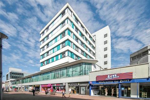 2 bed property, in Carr Street, £90,000