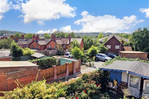 3 bed property, in Ranmore Road, £500,000
