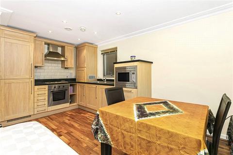 1 bed property, in Keswick Road, £345,000