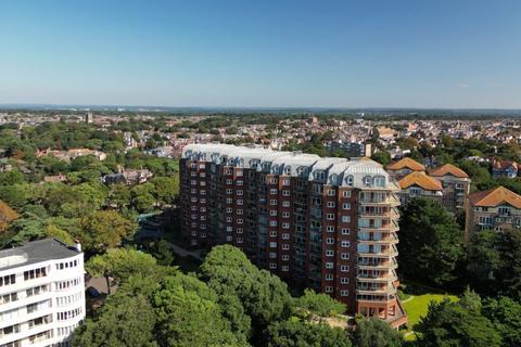 3 bed property, in Green Park, £439,000