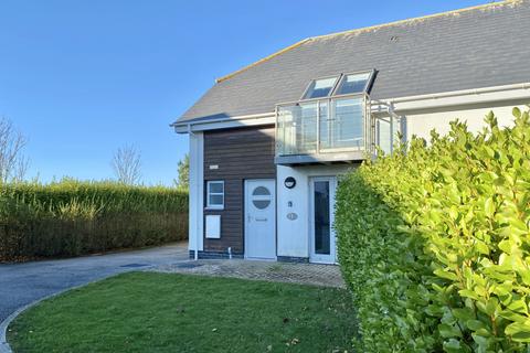 2 bed property, in Bay Retreat, £199,950