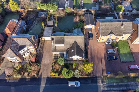 4 bed property, in Kennington Road, £475,000