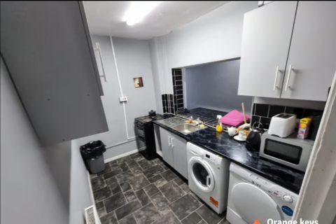 3 bed property, in Francis Road, £215,000