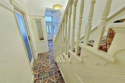 3 bed property, in Kimberley Road, £295,000