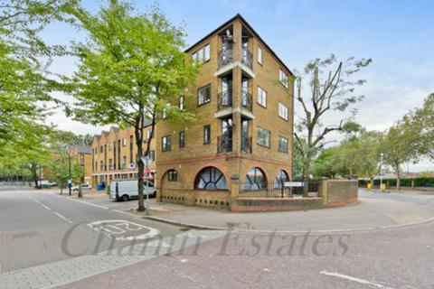 1 bed property, in Brunswick Quay, £300,000
