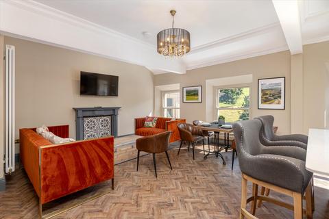 3 bed property, in 3-bedroom apartment for sale, £425,000