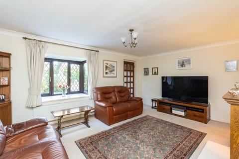 3 bed property, in Village Street, £575,000