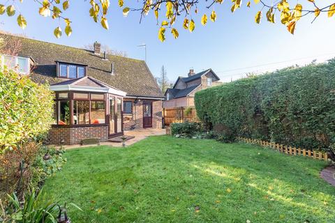 3 bed property, in Village Street, £575,000