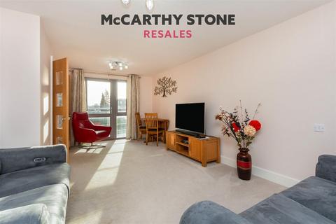 1 bed property, in Kings Place, £158,000