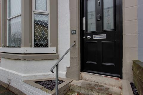 4 bed property, in Moore Street, £265,000