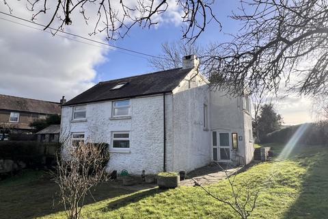 3 bed property, in Llangadog, £215,000