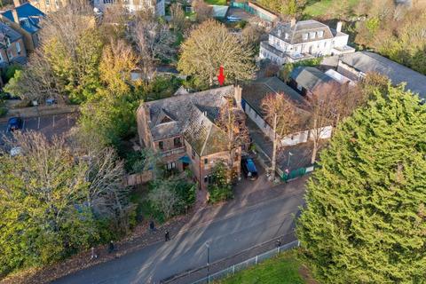 4 bed property, in Queen Elizabeth Walk, £1,750,000