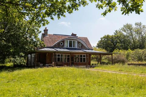 6 bed property, in Cranmore, £849,950