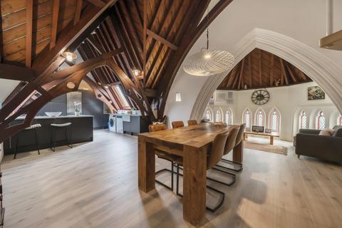 3 bed property, in Parsonage Street, £380,000