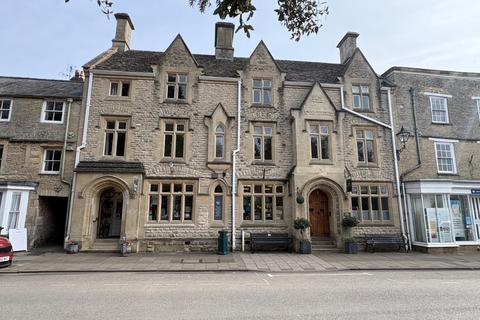 1 bed property, in High Street, £225,000