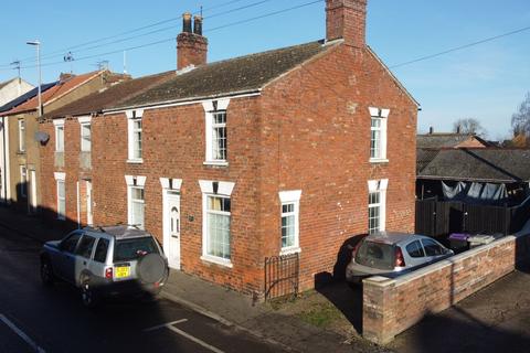 3 bed property, in High Street, £170,000