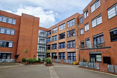 2 bed property, in Pope Street, £200,000