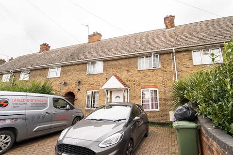 6 bed property, in East Avenue, £700,000