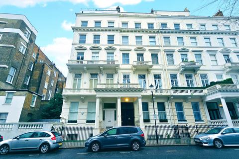 1 bed property, in 11 Queen's Gate Gardens, £800,000