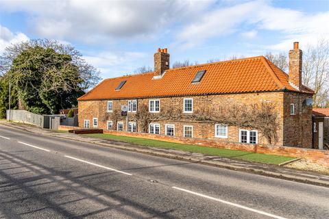 4 bed property, in Station Cottages, £595,000