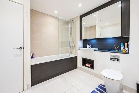 1 bed property, in Chamberlain Court, £275,000