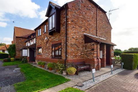 2 bed property, in The Moorings, £165,000